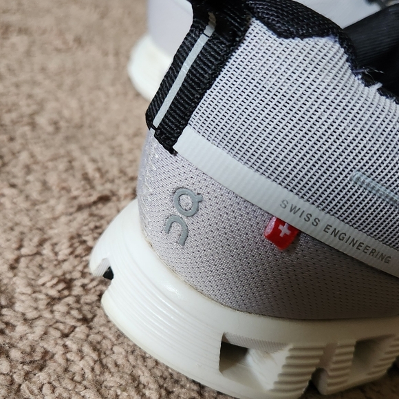 ON Running Cloud 5 Waterproof Shoes Glacier/White Womens 10.5 EUC - Picture 15 of 16